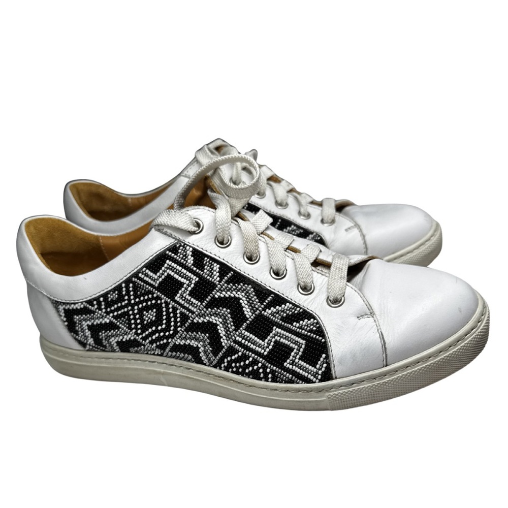 Donald J. Pliner Sigrid 120 White Black beaded Sneakers 8 casual neutral